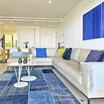 Modern 2 Bed Ground Floor Cortesin 카사레스