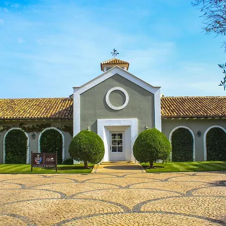 Modern 2 Bed Ground Floor Cortesin *