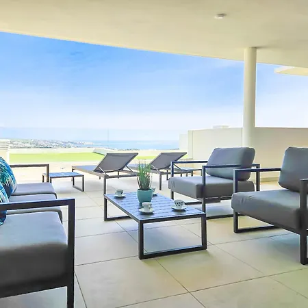 Modern 2 Bed Ground Floor Cortesin Appartement