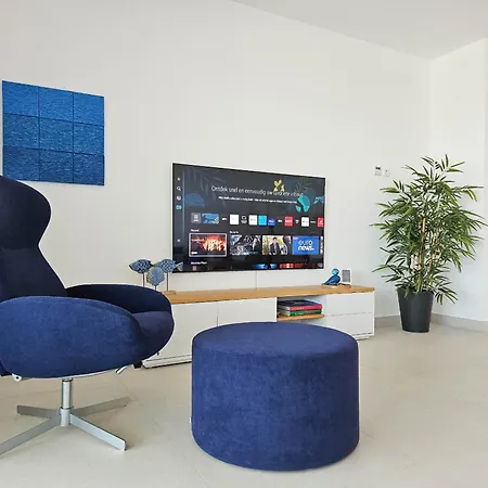 Apartman Modern 2 Bed Ground Floor Cortesin