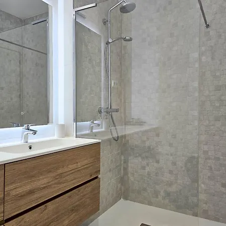 Modern 2 Bed Ground Floor Cortesin アパート カサーレス