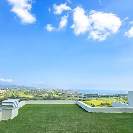 Modern 2 Bed Ground Floor Cortesin Apartment *