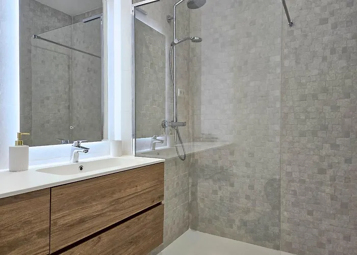 Modern 2 Bed Ground Floor Cortesin Apartman Casares