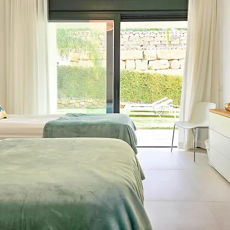 Modern 2 Bed Ground Floor Cortesin Apartment