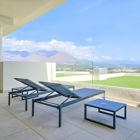 Modern 2 Bed Ground Floor Cortesin Apartment