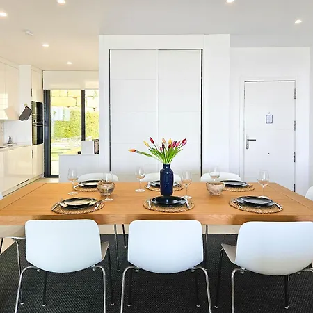 Апартаменты Modern 2 Bed Ground Floor Cortesin