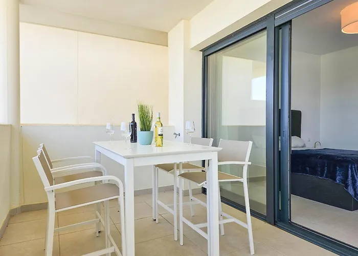 Modern 2 Bed Ground Floor Cortesin