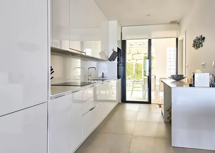 Modern 2 Bed Ground Floor Cortesin *