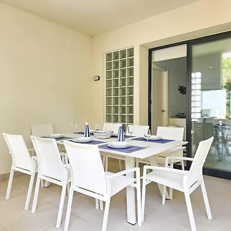 Modern 2 Bed Ground Floor Cortesin 公寓 *