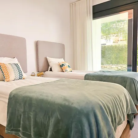 Modern 2 Bed Ground Floor Cortesin 公寓 卡萨雷斯