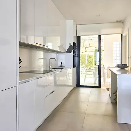 Modern 2 Bed Ground Floor Cortesin *