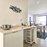 Apartment Modern 2 Bed Ground Floor Cortesin *