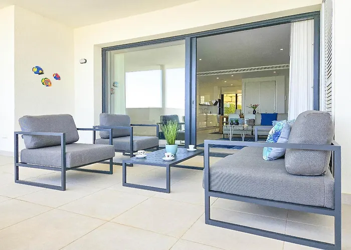 Apartment Modern 2 Bed Ground Floor Cortesin