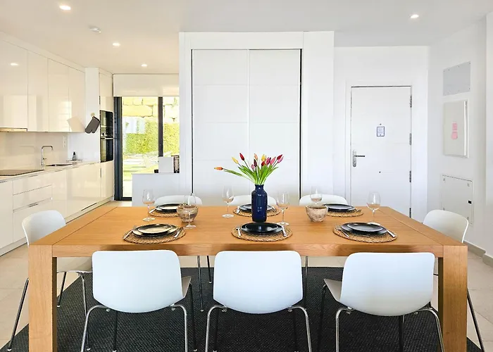 Apartment Modern 2 Bed Ground Floor Cortesin